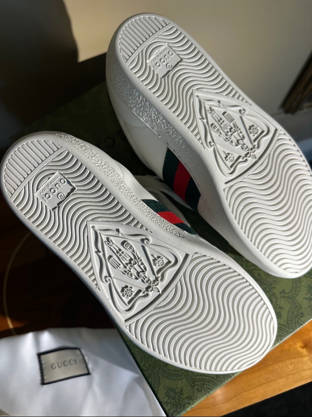 Gucci ‘Bee’ Tennis Shoes. - Picture 7 of 11